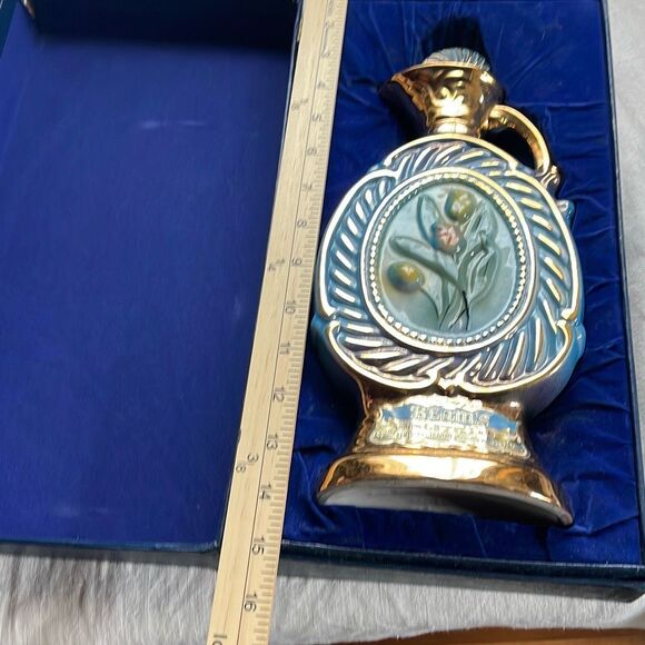 Jim Beam Whiskey Bottle Decanter 1973 Tulips design made from Regal China. In or - Picture 14 of 16